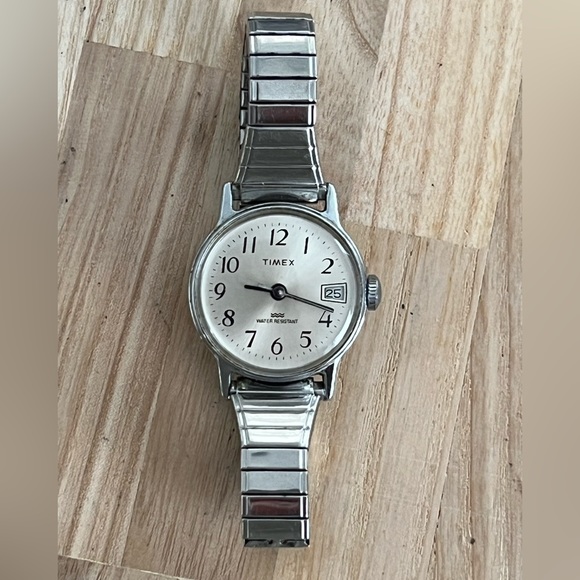 Timex Ladies Watch Vintage Mechanical Winding Stainless Dial and Stretch Band - Picture 5 of 11